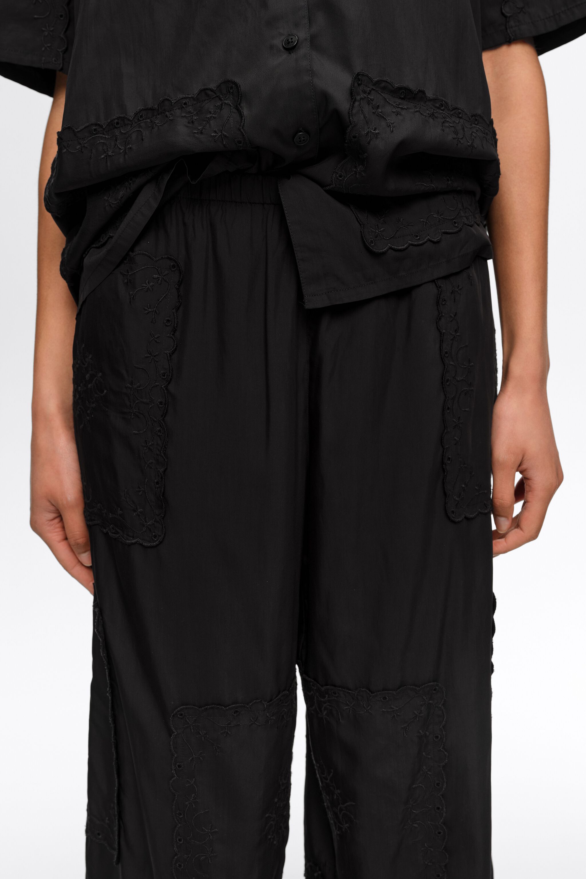 Black scarf-embroidered patchwork trousers