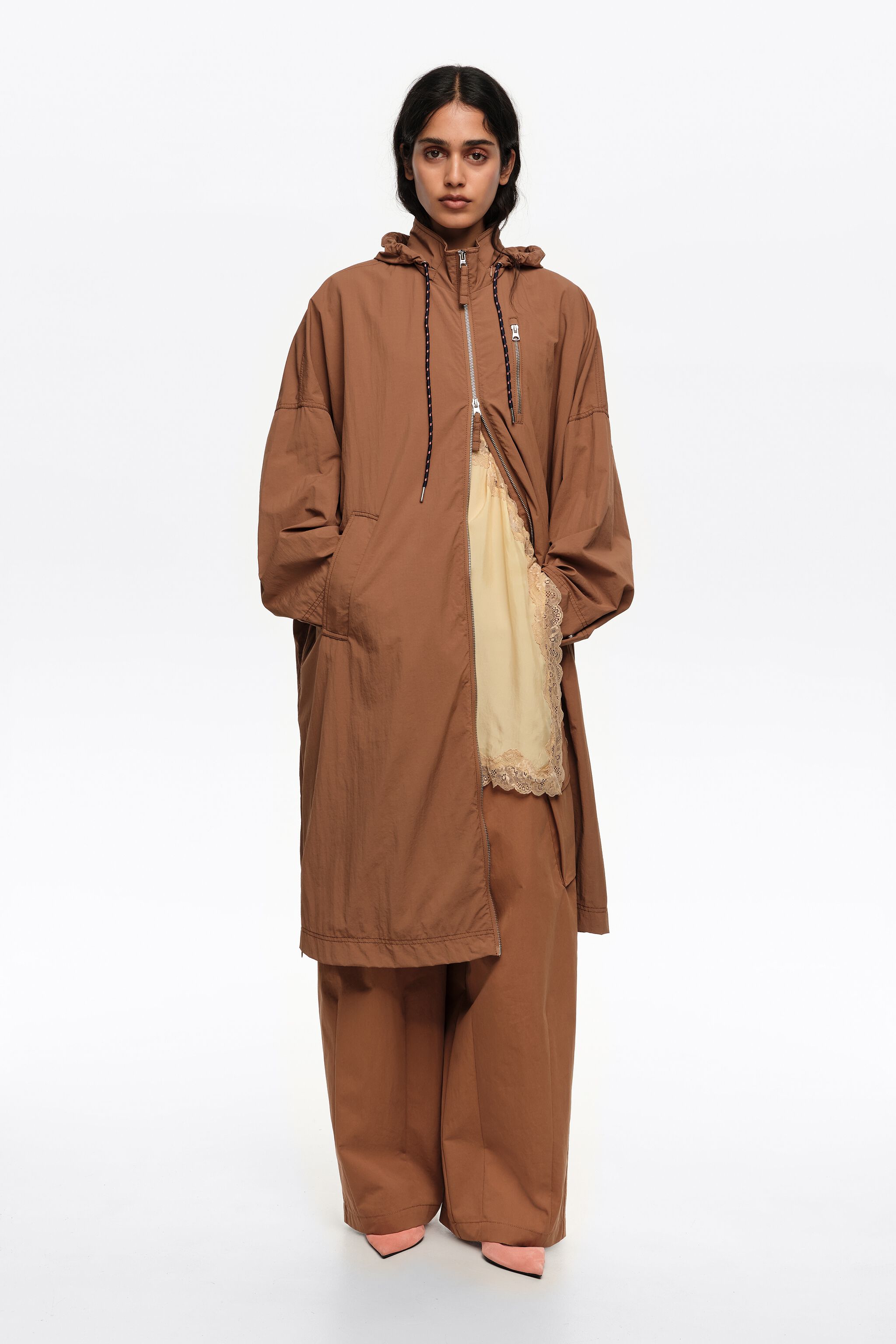 Long light brown fluid trench