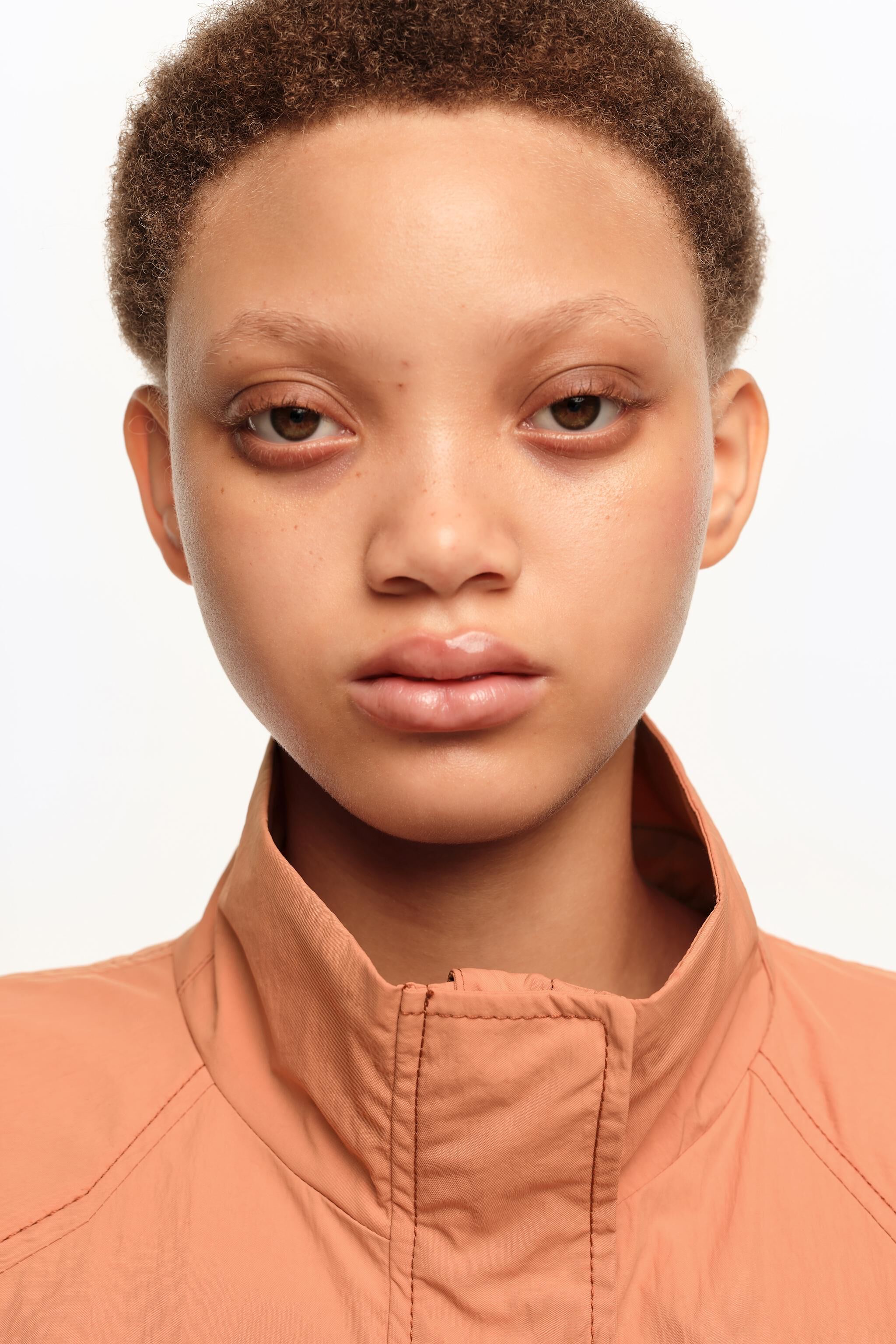 Short, orange fluid high neck trench