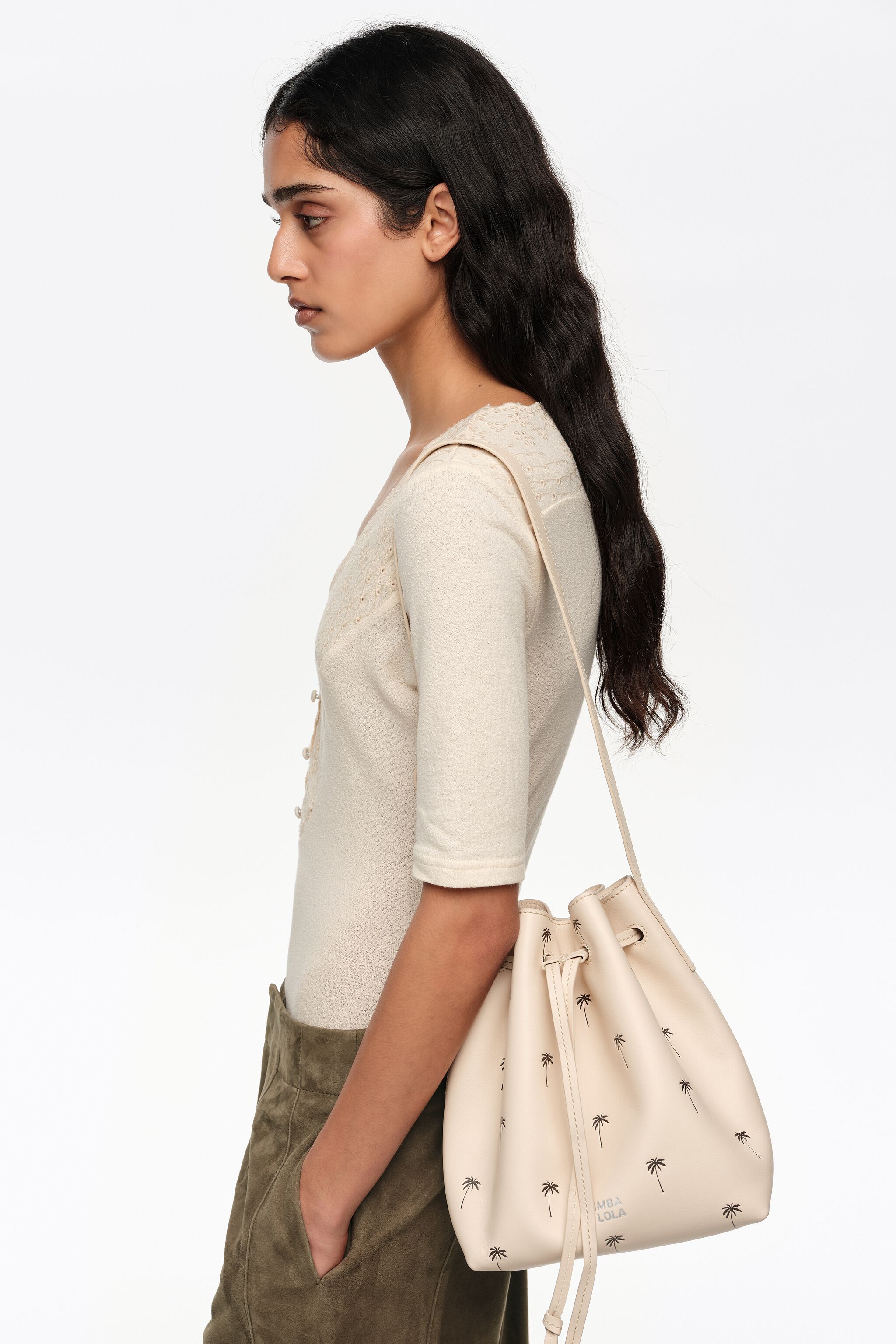 Large Palms sand leather Carlino bucket bag