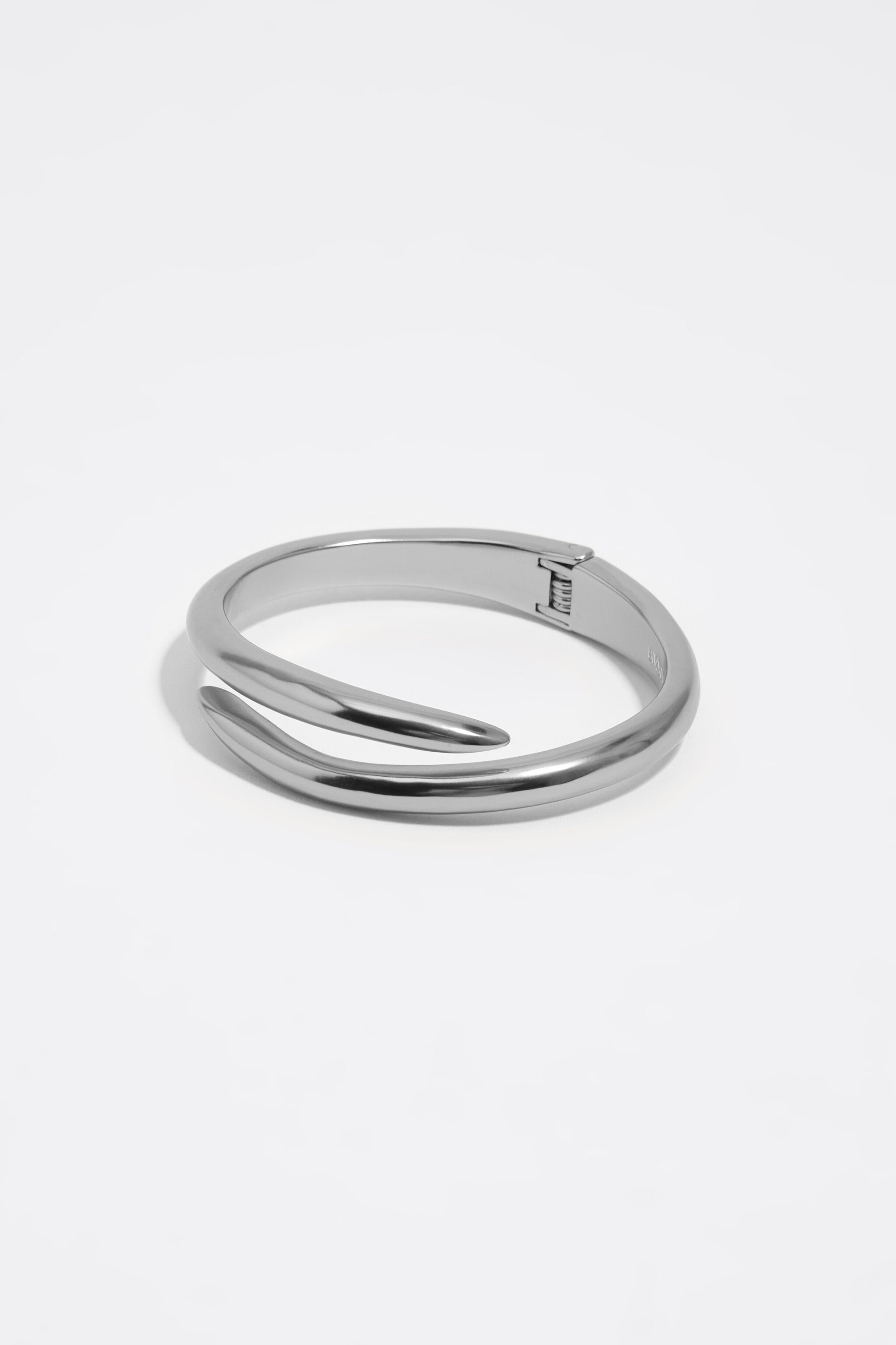 Silver criss-cross bracelet