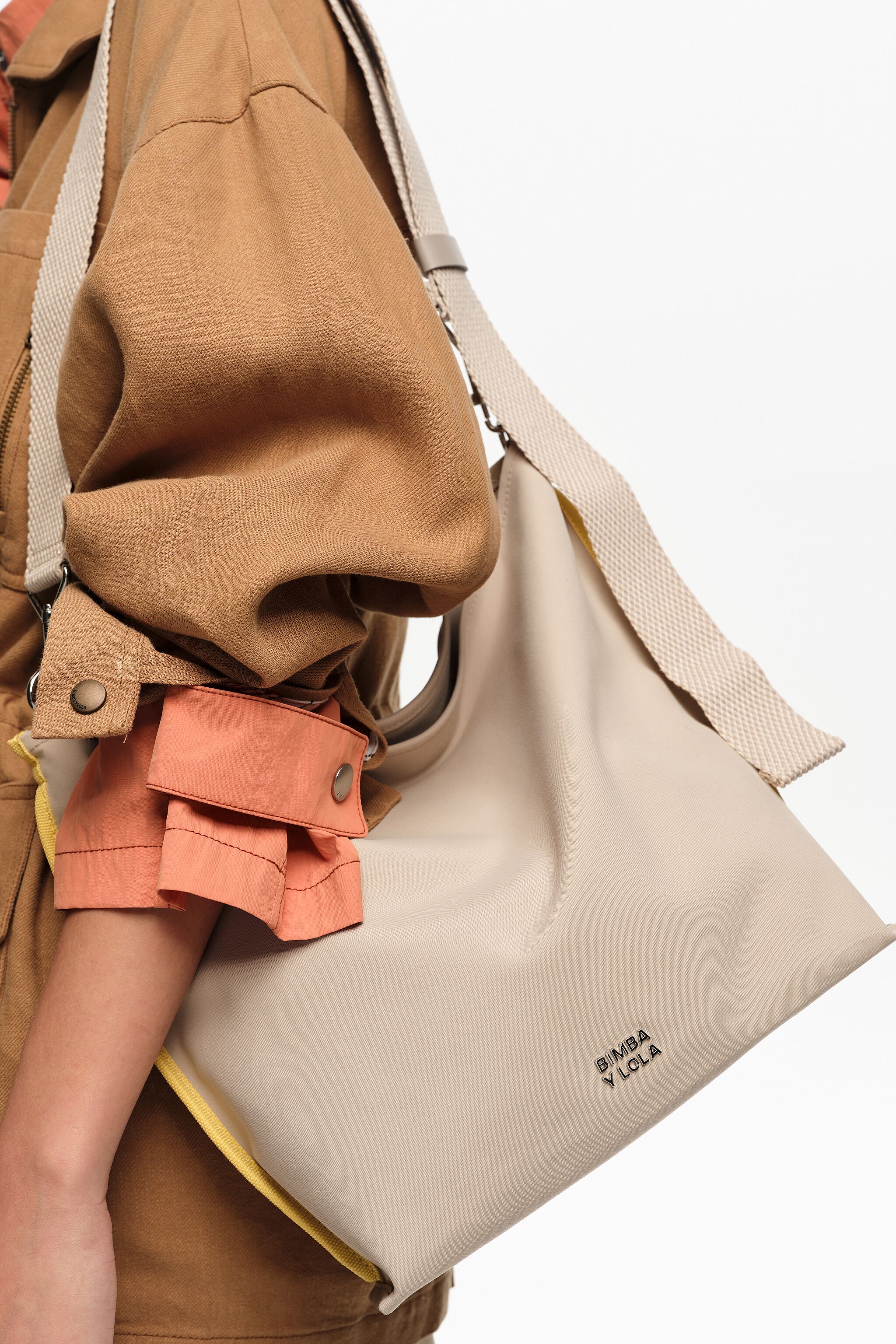 Medium sand gabardine Carlino bag