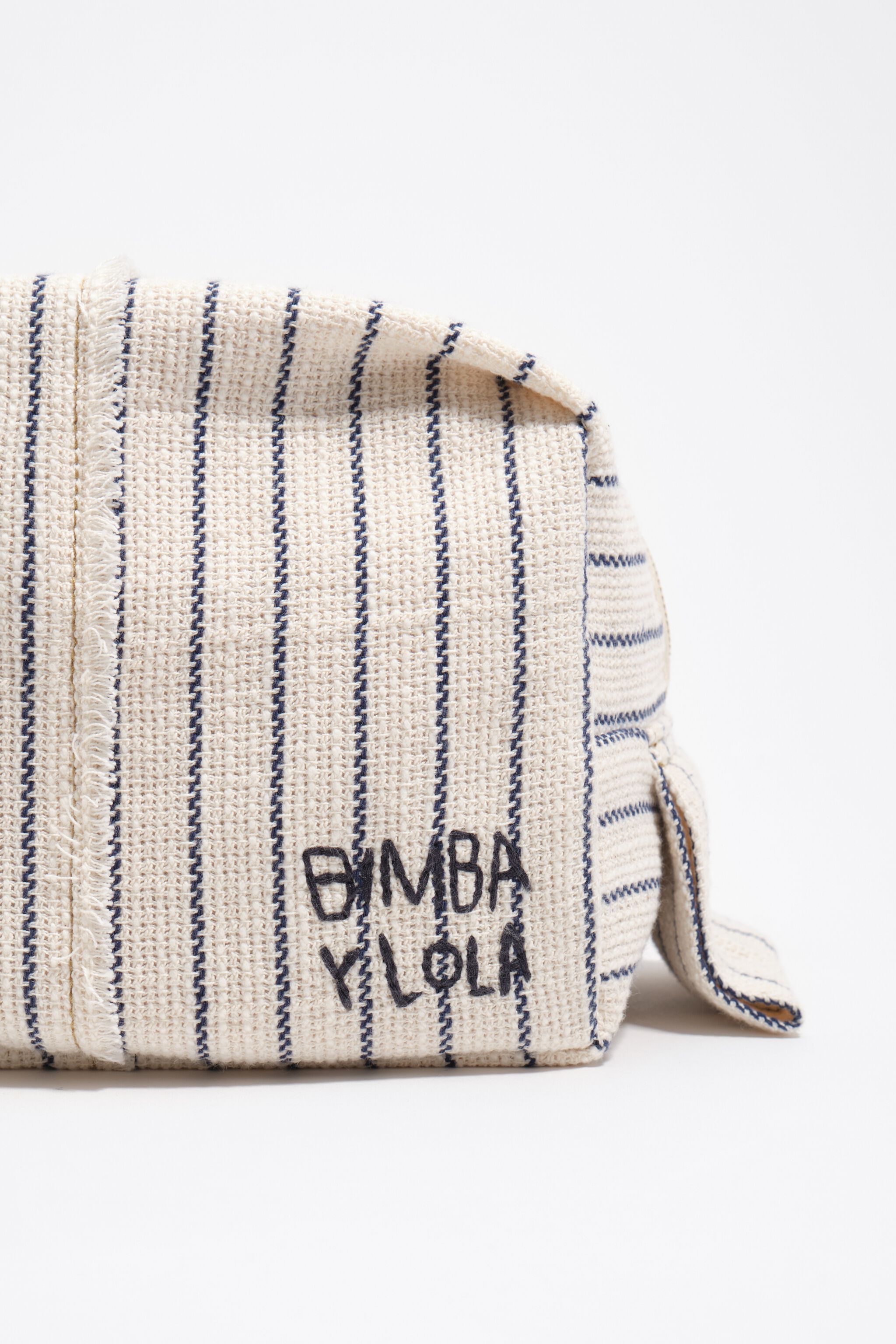 Medium raw cotton make-up case
