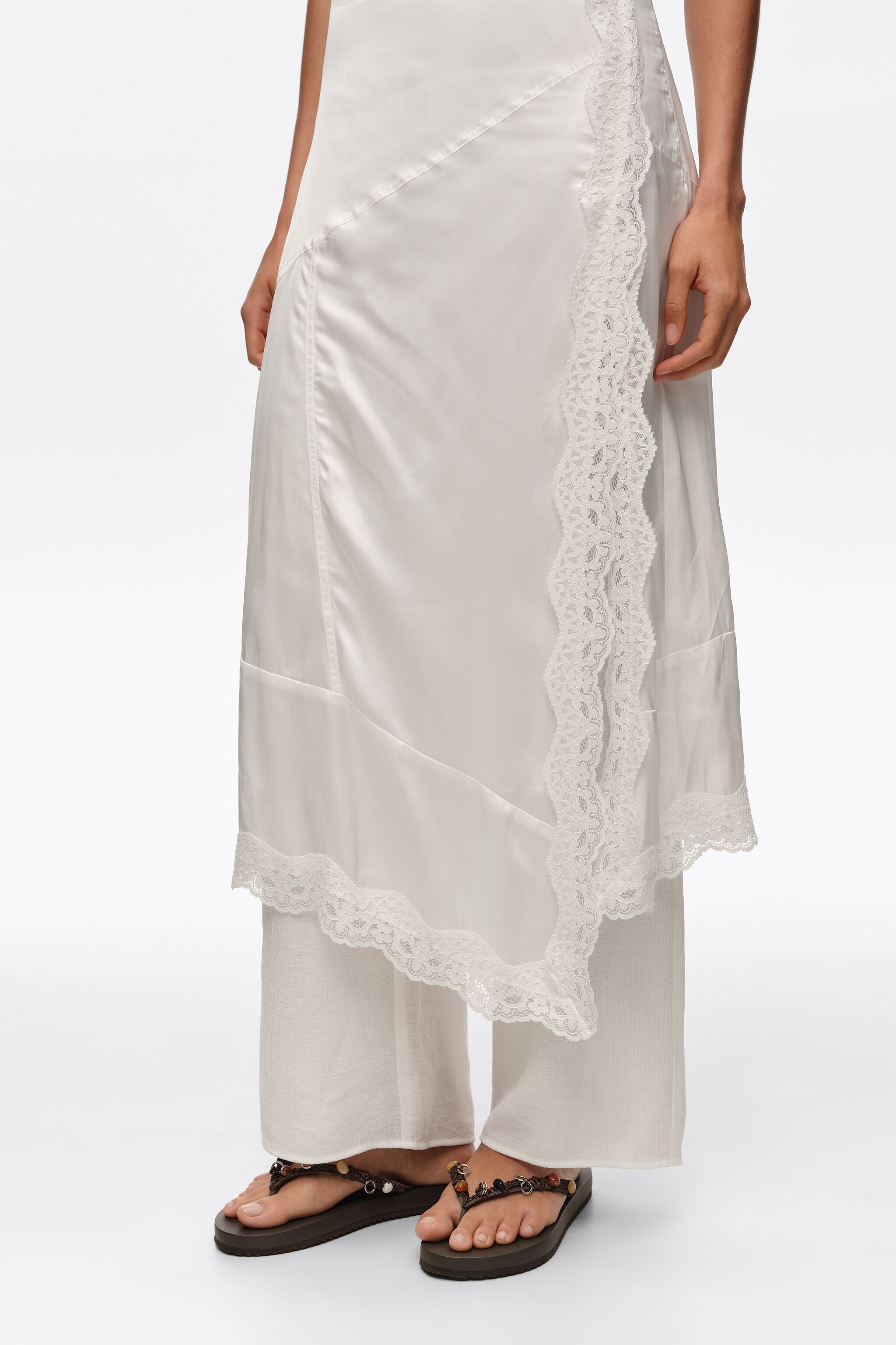 Off-white viscose lace skort