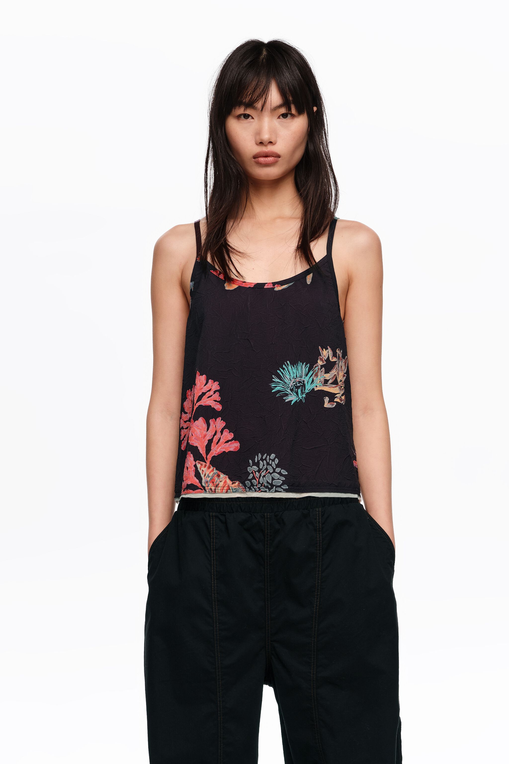 Black turtle wrinkled tank top
