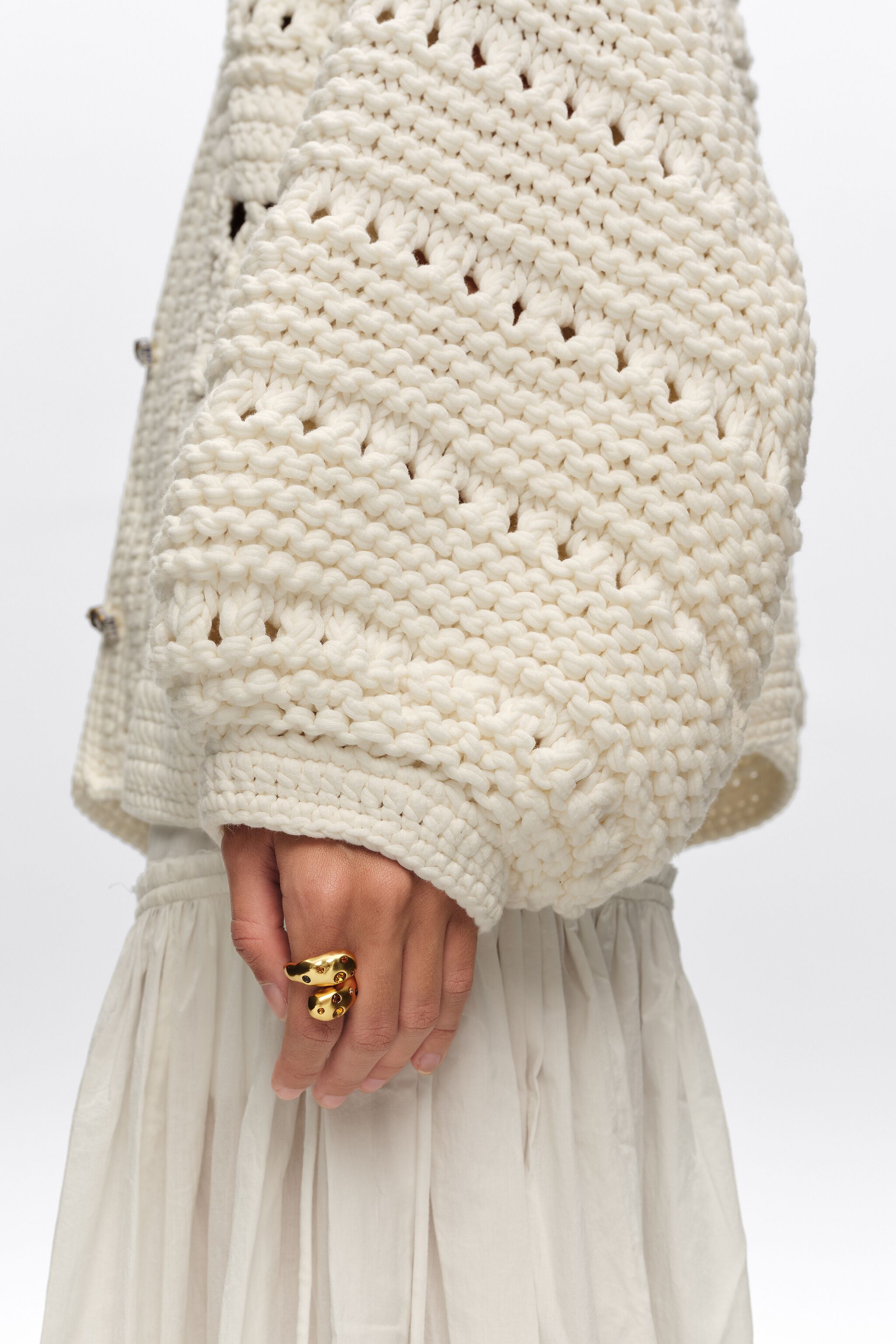 Matte gold textured criss-crossed crystals ring
