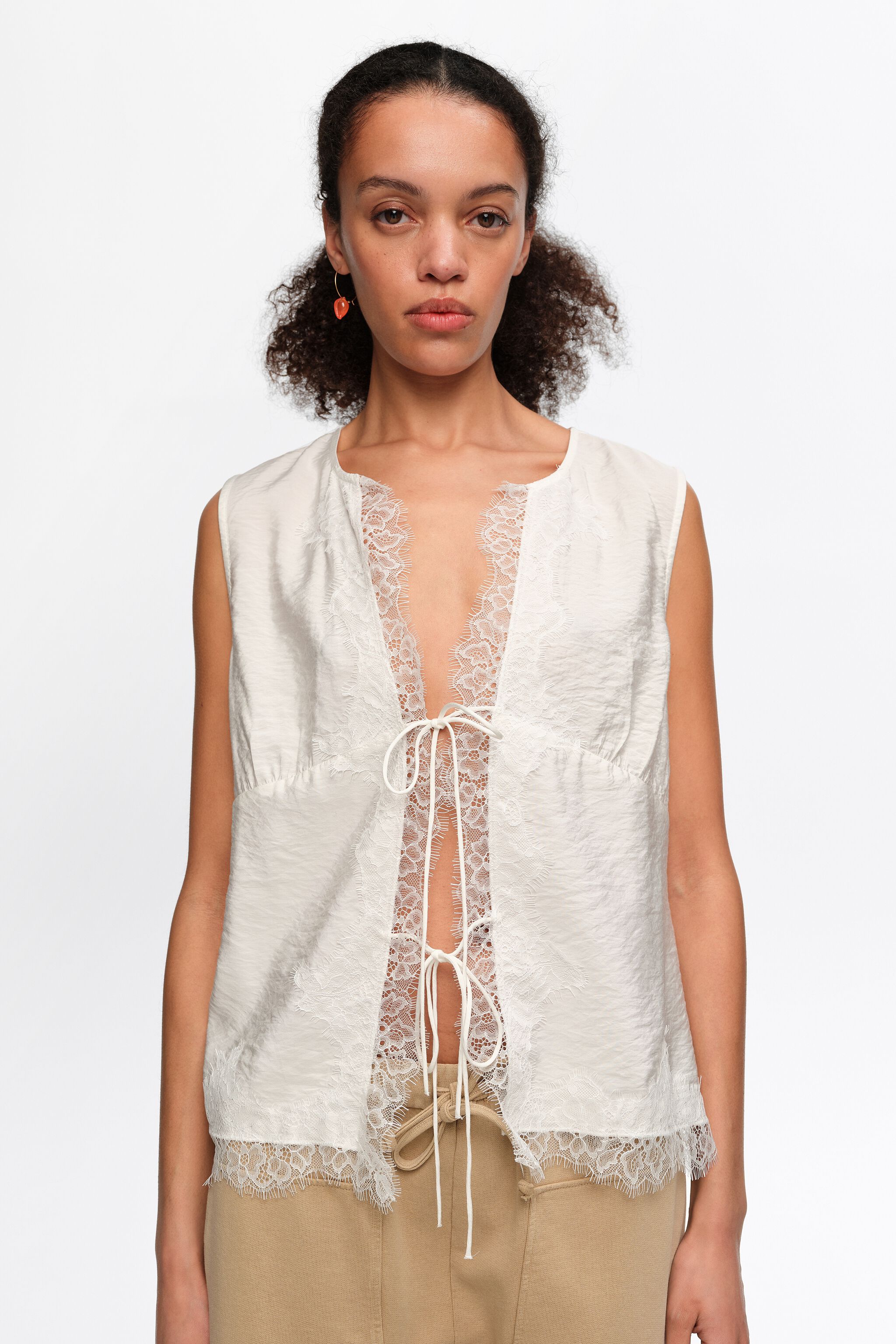 White short-sleeve shirt with lace and ties