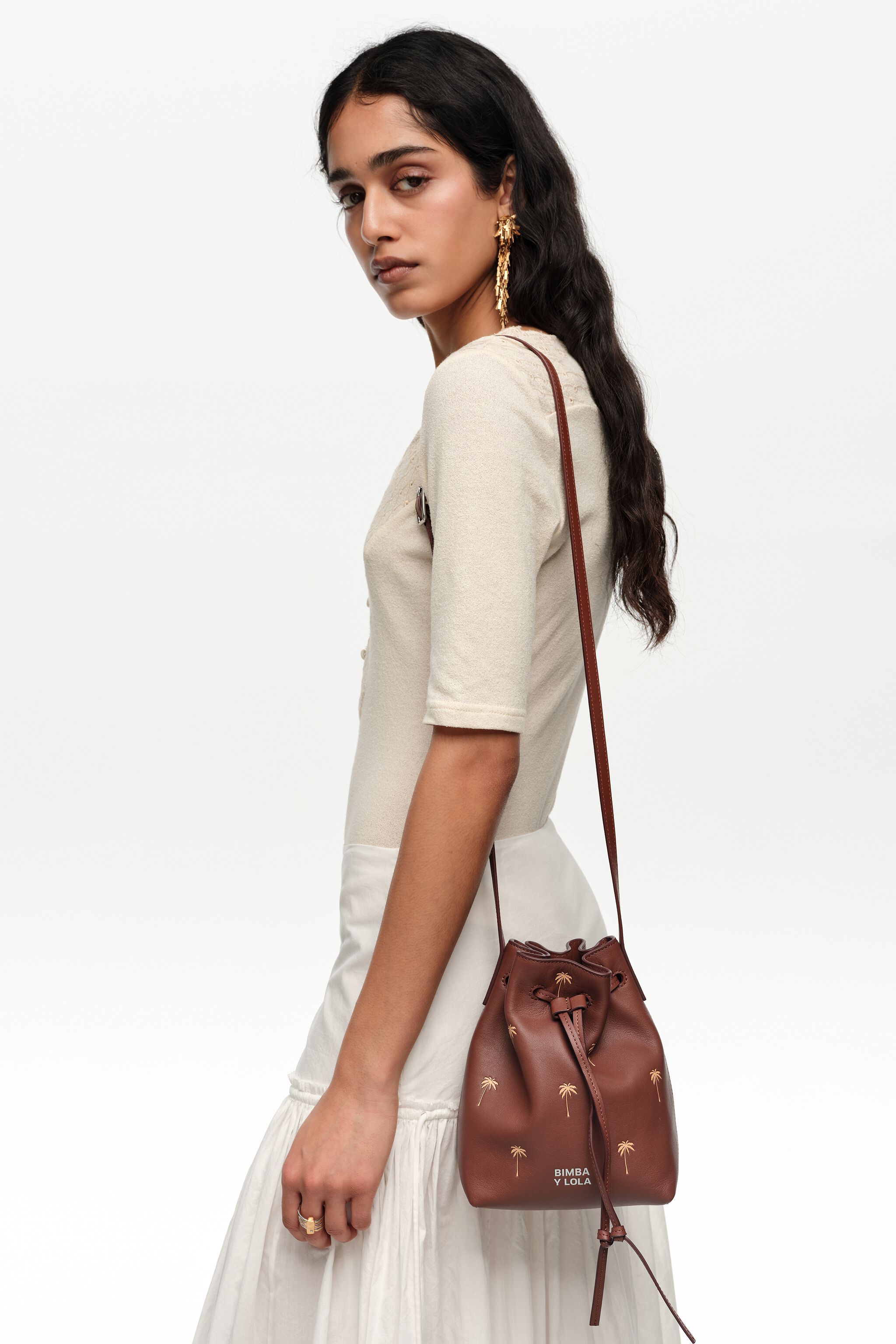 Small Palms walnut leather Carlino bucket bag