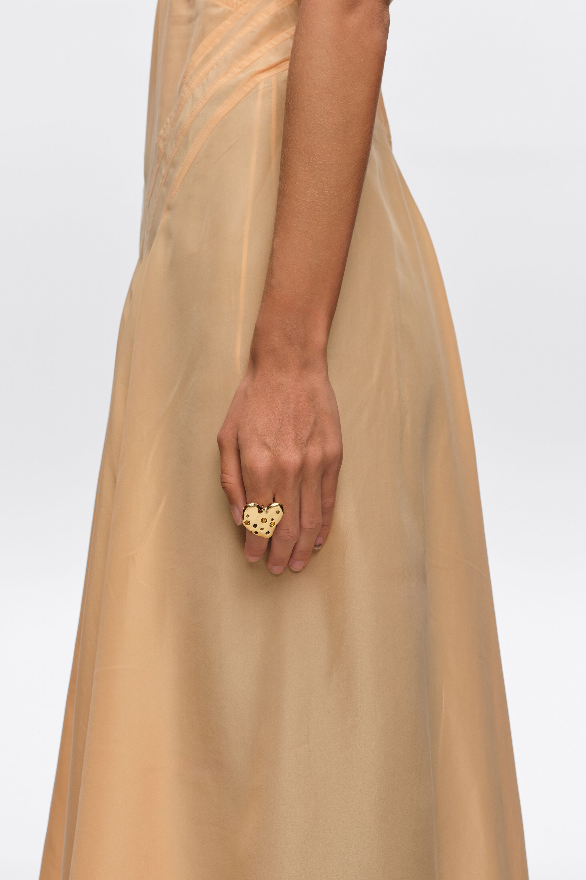 Matte gold textured heart crystals ring