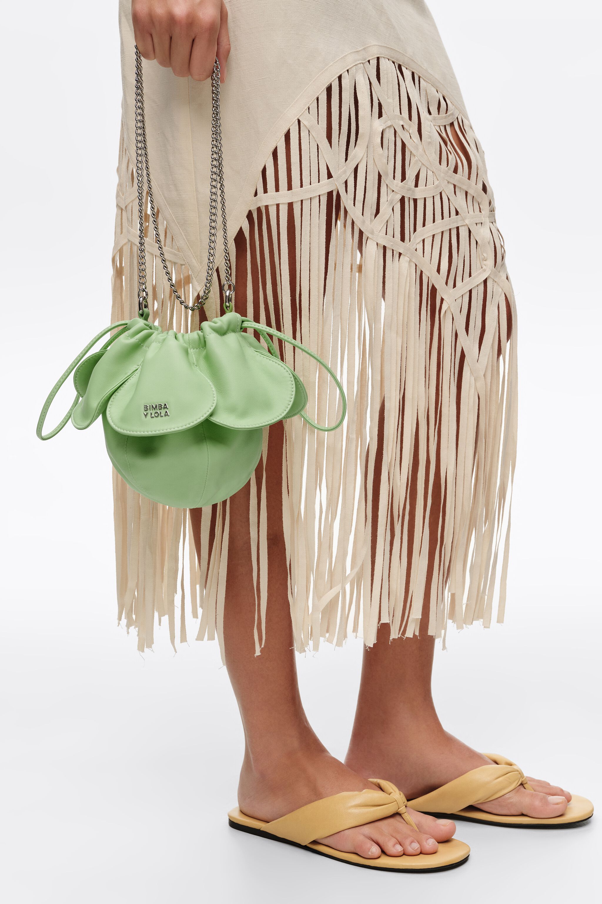 Pastel green leather Pétalo bag