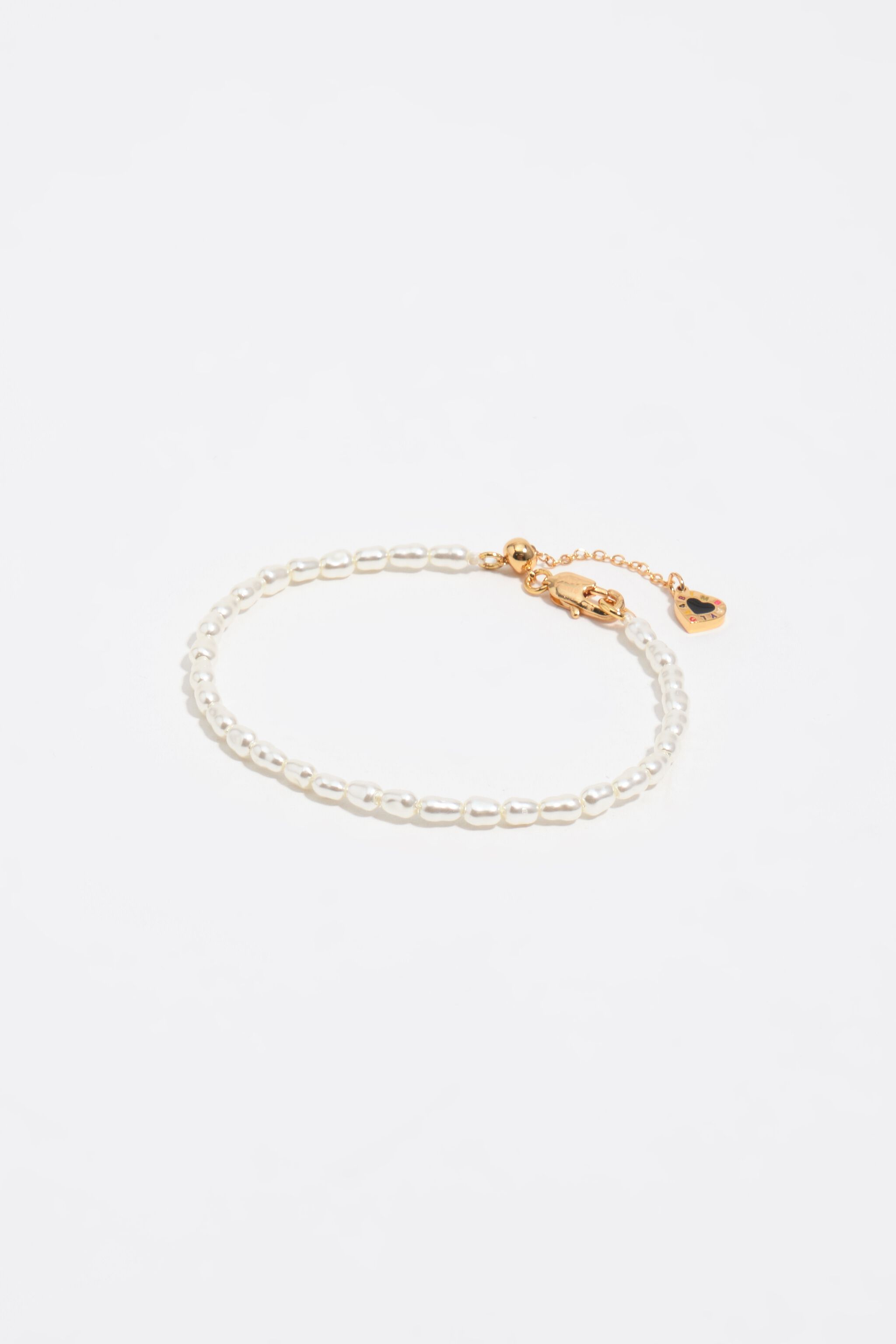Pearl bracelet with black heart logo